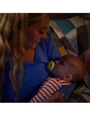 Pack 2 Chupetes Forma de Pecho Night Time Tommee Tippee Pack 2 Chupetes Forma de Pecho Night Time Tommee Tippee